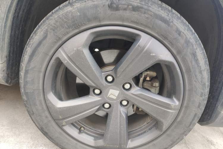 Used Baojun RM-5 2019 1.5T Manual Elite Version with 24-Hour Online Service 6 Seats Right Front Wheel Hub