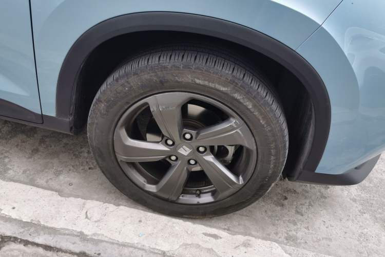 Used Baojun RM-5 2019 1.5T Manual Elite Version with 24-Hour Online Service 7 Seats Right Front Wheel Hub