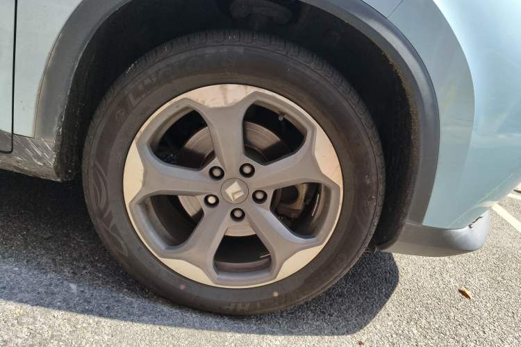 Used Baojun RM-5 2019 1.5T CVT 24-Hour Online Prestige Version 6 Seats Right Front Wheel Hub