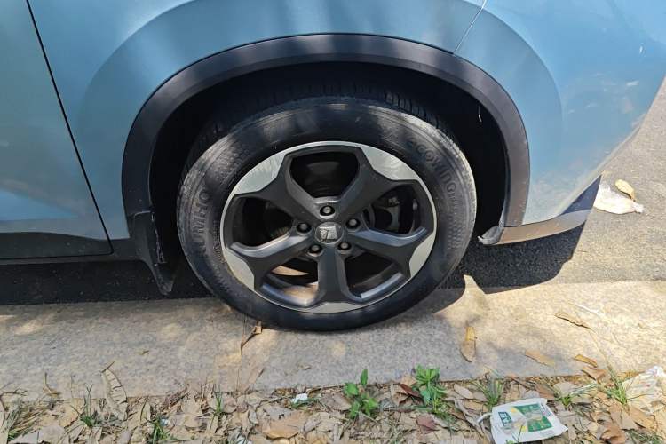Used Baojun RM-5 2019 1.5T CVT 24-Hour Online Premium Version 7 Seats Right Front Wheel Hub
