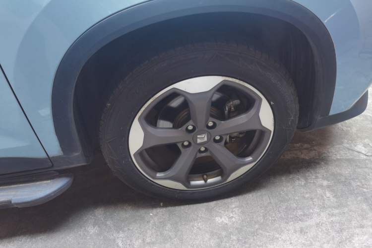 Used Baojun RM-5 2019 1.5T CVT 24-Hour Online Luxury Version 6 Seats Right Front Wheel Hub