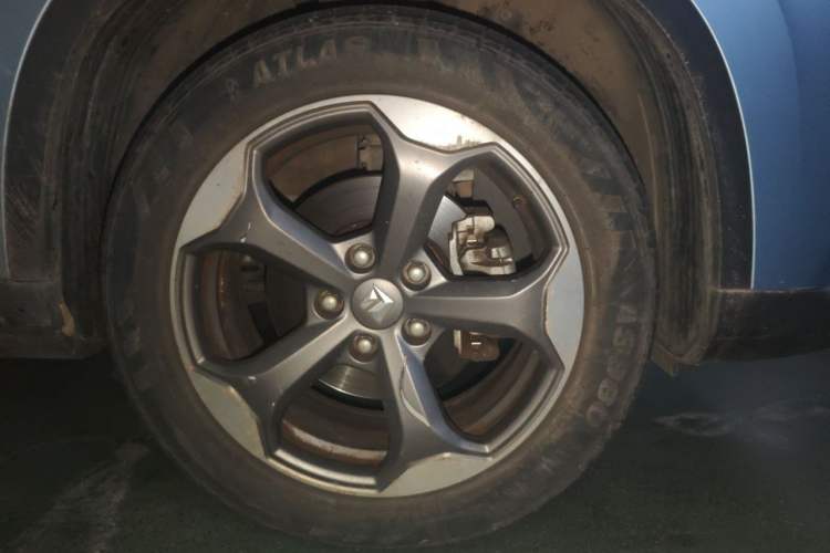 Used Baojun RM-5 2019 1.5T CVT 24-Hour Online Luxury Version 6 Seats Right Front Wheel Hub
