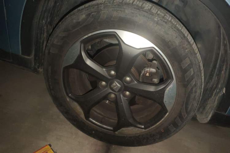 Used Baojun RM-5 2019 1.5T CVT 24-Hour Online Luxury Version 6 Seats Right Front Wheel Hub