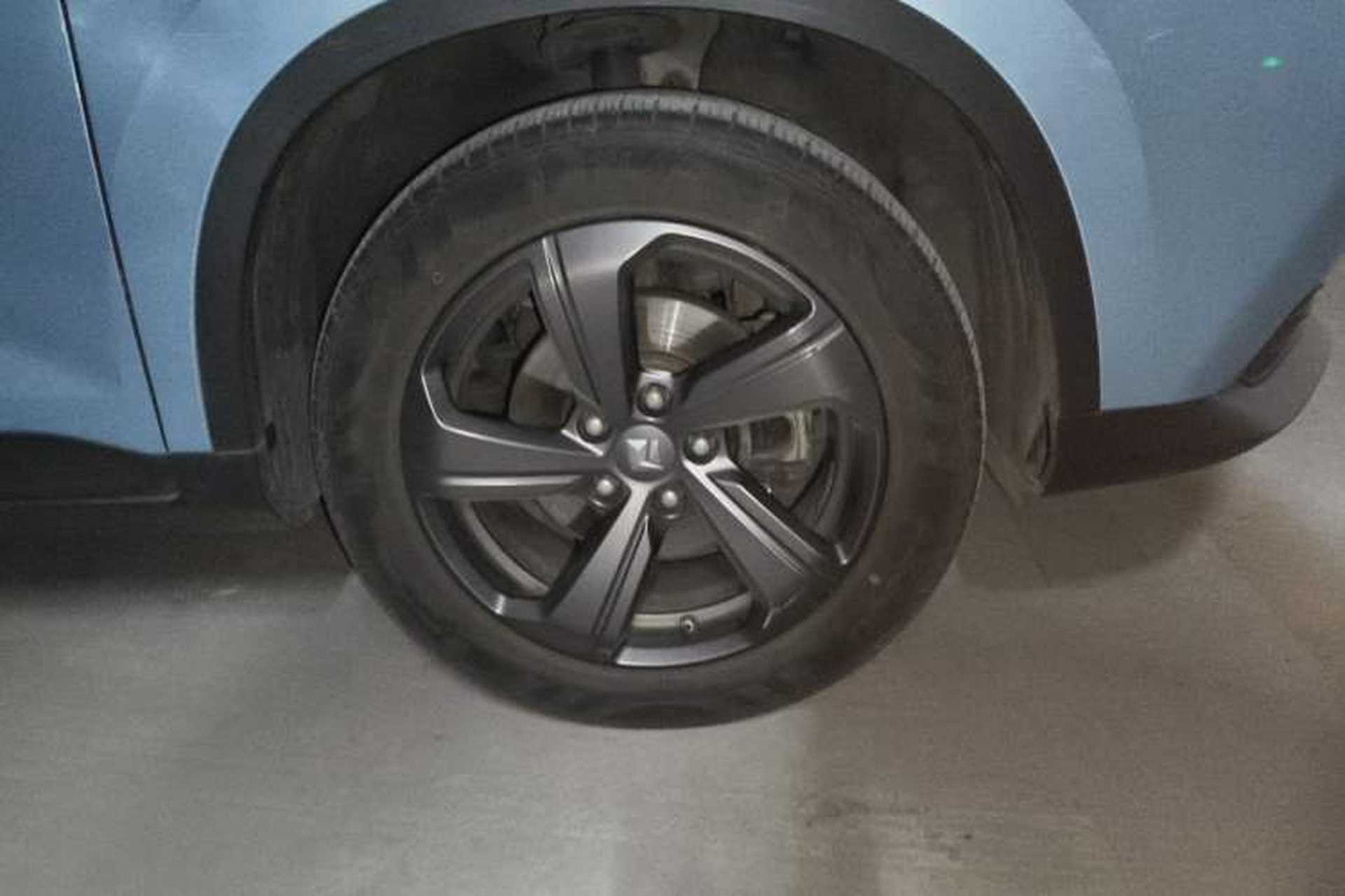 Used Baojun RM-5 2019 1.5T CVT Elite Version with 24-Hour Online Service 6 Seats Right Front Wheel Hub