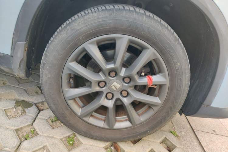 Used Baojun RM-5 2019 1.5L Manual Elite Edition with 24-hour Online Service 5 Seats Right Front Wheel Hub