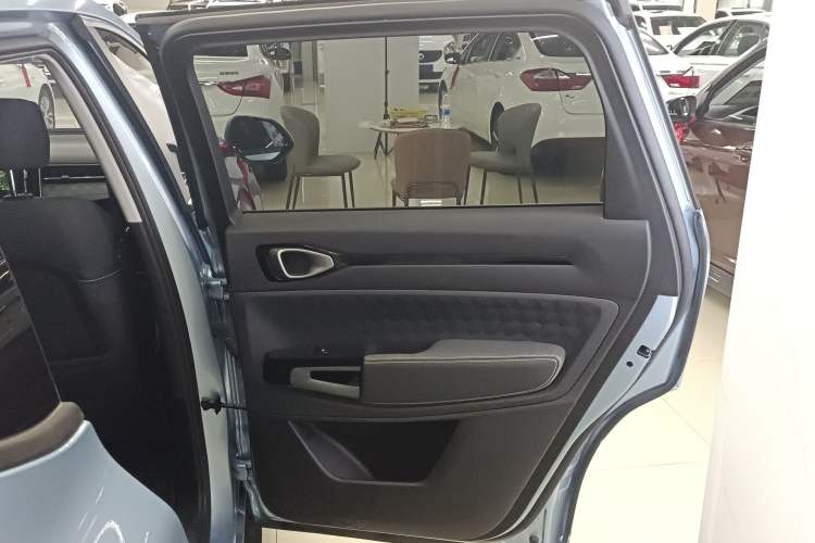 Used Baojun RM-5 2019 1.5L Manual Elite Edition with 24-hour Online Service 5 Seats Right Rear Door Interior
