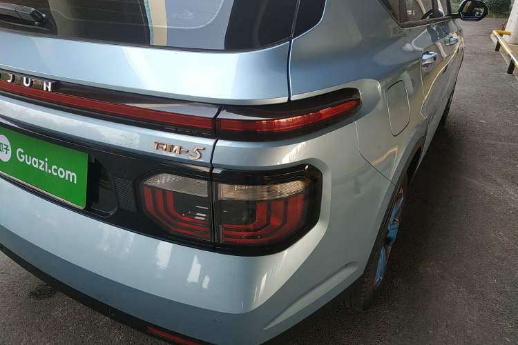 Used Baojun RM-5 2019 1.5T CVT Elite Version with 24-Hour Online Service 6 Seats Right Rear Taillight