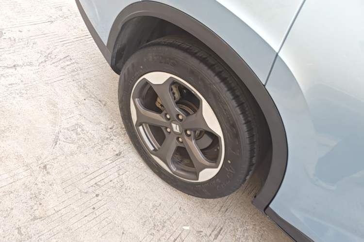 Used Baojun RM-5 2019 1.5T CVT 24-Hour Online Premium Version 7 Seats Right Rear Wheel Hub
