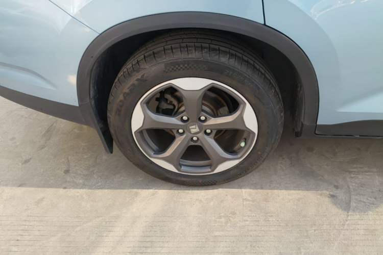 Used Baojun RM-5 2019 1.5T CVT 24-Hour Online Prestige Version 6 Seats Right Rear Wheel Hub