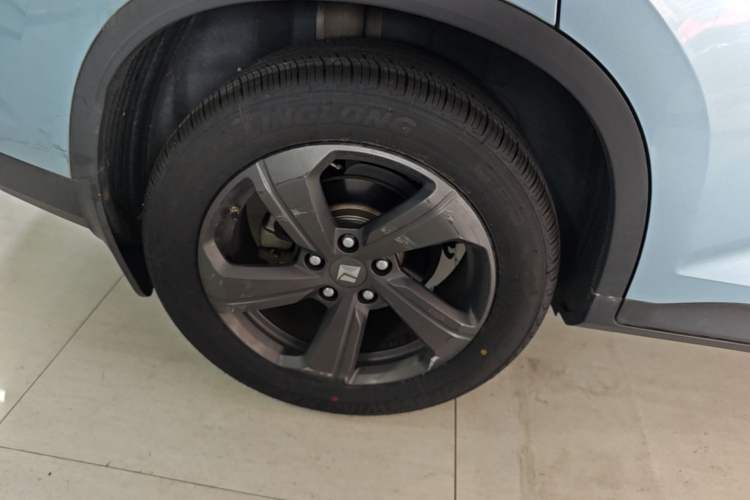 Used Baojun RM-5 2019 1.5T CVT Elite Version with 24-Hour Online Service 5 Seats Right Rear Wheel Hub