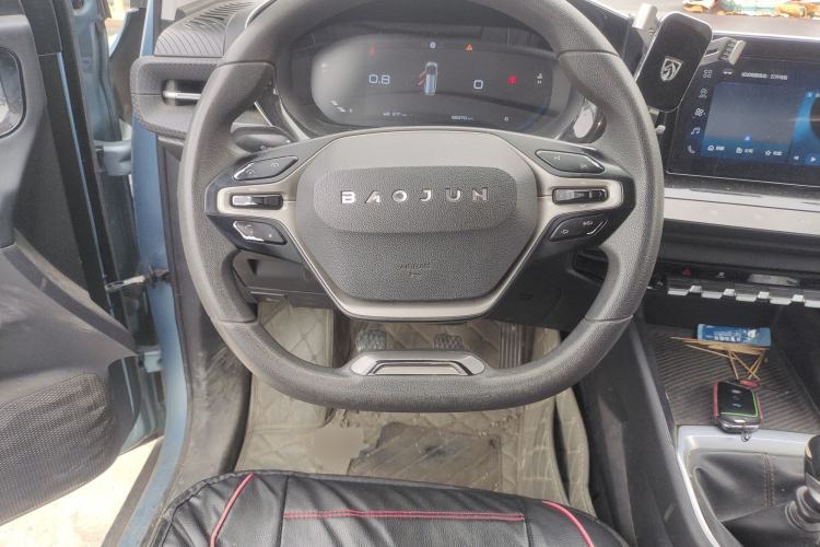 Used Baojun RM-5 2019 1.5T Manual Elite Version with 24-Hour Online Service 6 Seats Steering Wheel