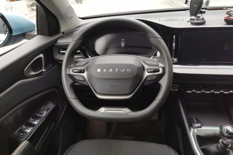 Used Baojun RM-5 2019 1.5T Manual Elite Version with 24-Hour Online Service 7 Seats Steering Wheel