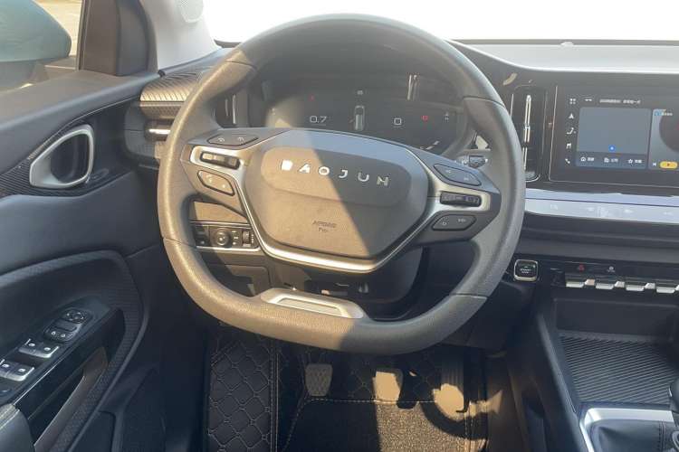 Used Baojun RM-5 2019 1.5T Manual Elite Version with 24-Hour Online Service 7 Seats Steering Wheel