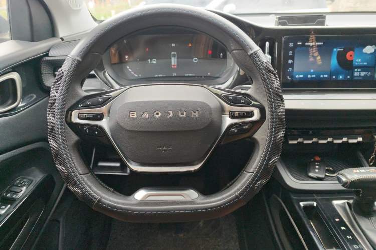 Used Baojun RM-5 2019 1.5T CVT Elite Version with 24-Hour Online Service 6 Seats Steering Wheel