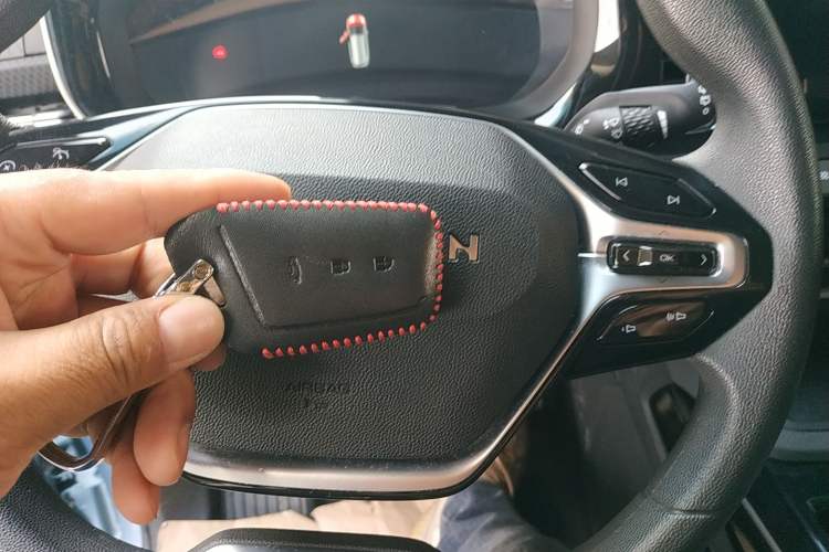 Used Baojun RM-5 2019 1.5T CVT Elite Version with 24-Hour Online Service 6 Seats Vehicle Key