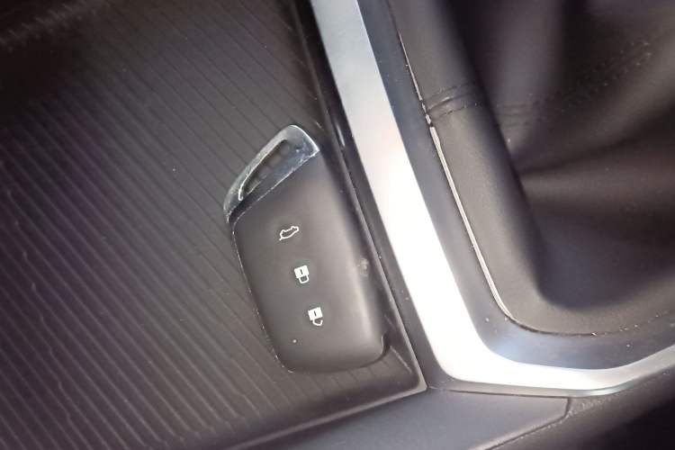 Used Baojun RM-5 2019 1.5L Manual Elite Edition with 24-hour Online Service 5 Seats Vehicle Key