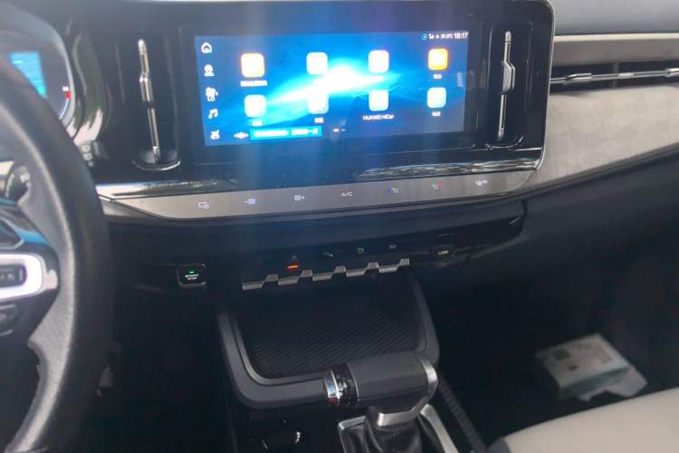 Used Baojun RM-5 2019 1.5T CVT 24-Hour Online Premium Version 7 Seats Audio And AC Panel