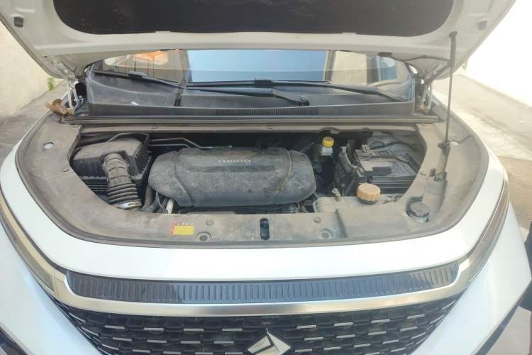 Used Baojun RM-5 2019 1.5T CVT 24-Hour Online Luxury Version 6 Seats Engine Bay