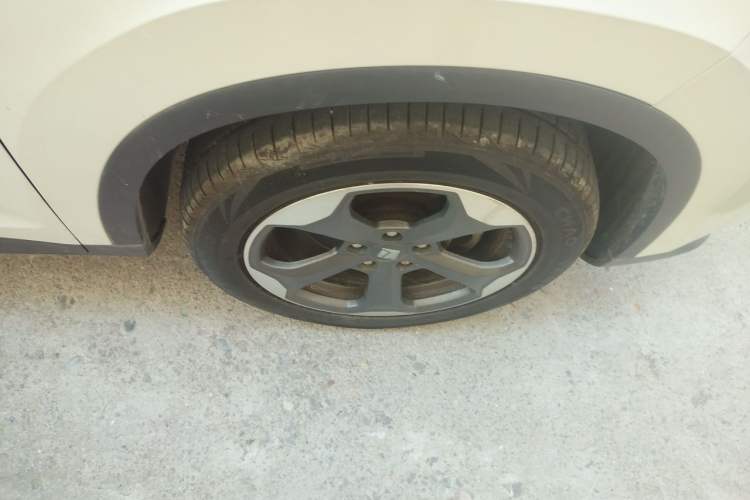 Used Baojun RM-5 2019 1.5T CVT 24-Hour Online Luxury Version 6 Seats Right Front Wheel Hub