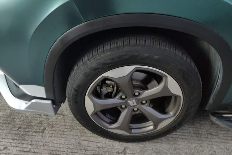 Used Baojun RM-5 2019 1.5T CVT 24-Hour Online Premium Version 7 Seats Left Front Wheel Hub