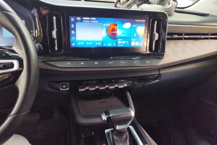 Used Baojun RM-5 2019 1.5T CVT 24-Hour Online Prestige Version 6 Seats Audio And AC Panel