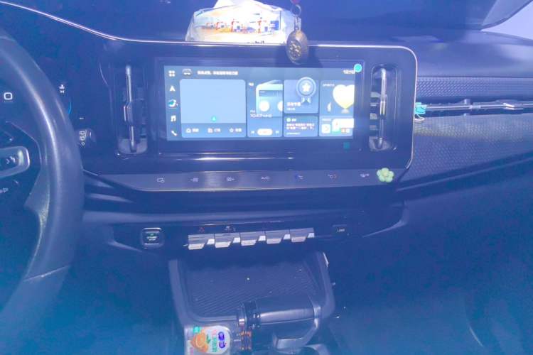 Used Baojun RM-5 2019 1.5T CVT Elite Version with 24-Hour Online Service 6 Seats Audio And AC Panel