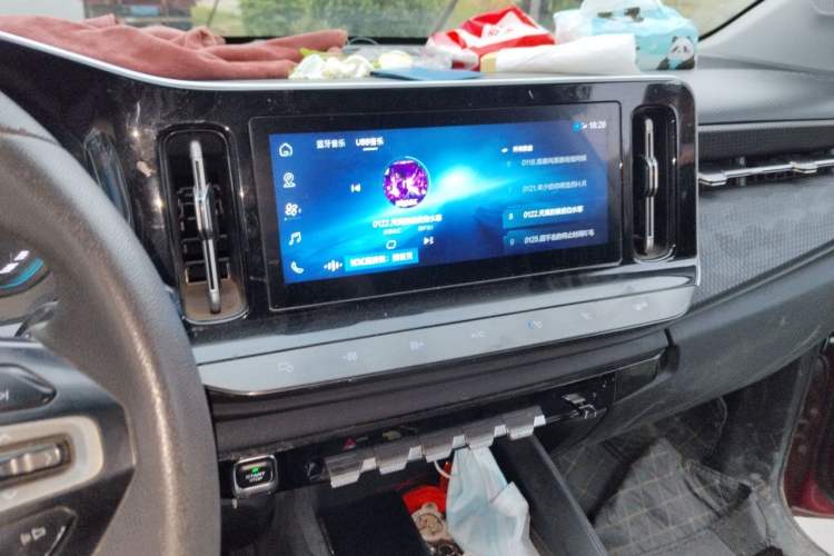 Used Baojun RM-5 2019 1.5L Manual Elite Edition with 24-hour Online Service 5 Seats Audio And AC Panel