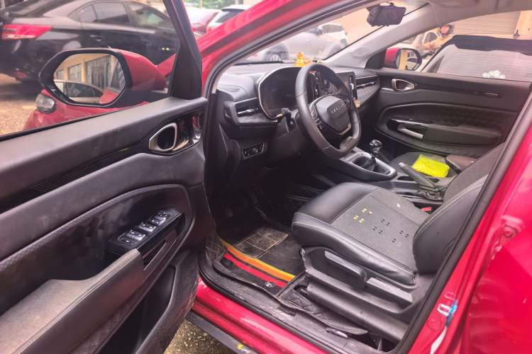 Used Baojun RM-5 2019 1.5T Manual Elite Version with 24-Hour Online Service 6 Seats Driver Seat