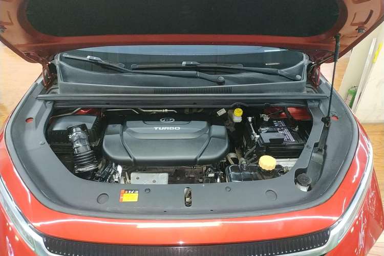 Used Baojun RM-5 2019 1.5T CVT 24-Hour Online Luxury Version 6 Seats Engine Bay