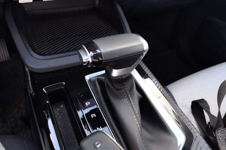 Used Baojun RM-5 2019 1.5T CVT 24-Hour Online Luxury Version 6 Seats Gear Lever