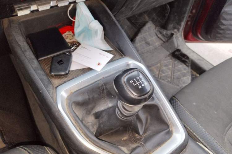 Used Baojun RM-5 2019 1.5L Manual Elite Edition with 24-hour Online Service 5 Seats Gear Lever