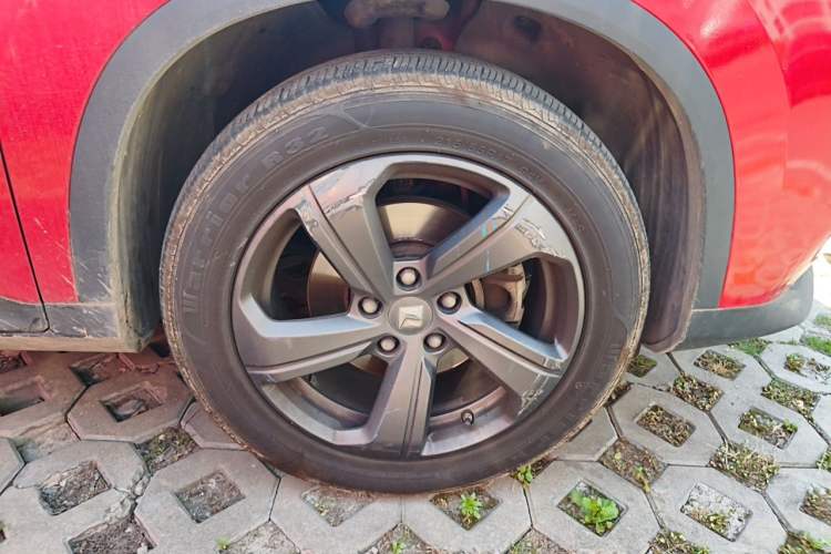 Used Baojun RM-5 2019 1.5T Manual Elite Version with 24-Hour Online Service 7 Seats Right Front Wheel Hub
