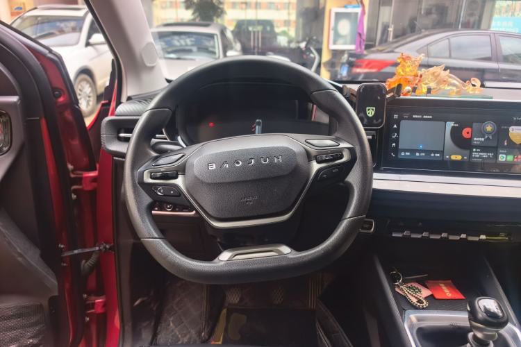 Used Baojun RM-5 2019 1.5T Manual Elite Version with 24-Hour Online Service 6 Seats Steering Wheel