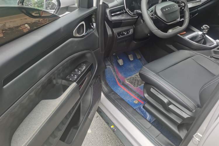 Used Baojun RM-5 2019 1.5L Manual Elite Version with 24-Hour Online Service 7 Seats Interior 1