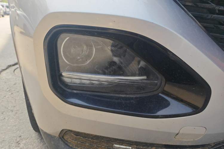 Used Baojun RM-5 2019 1.5T CVT Elite Version with 24-Hour Online Service 5 Seats Right Front Headlight
