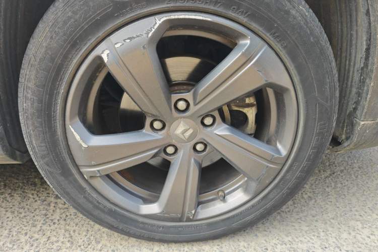Used Baojun RM-5 2019 1.5T CVT Elite Version with 24-Hour Online Service 5 Seats Right Front Wheel Hub