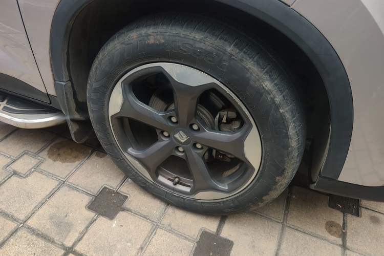 Used Baojun RM-5 2019 1.5T CVT 24-Hour Online Prestige Version 6 Seats Right Front Wheel Hub