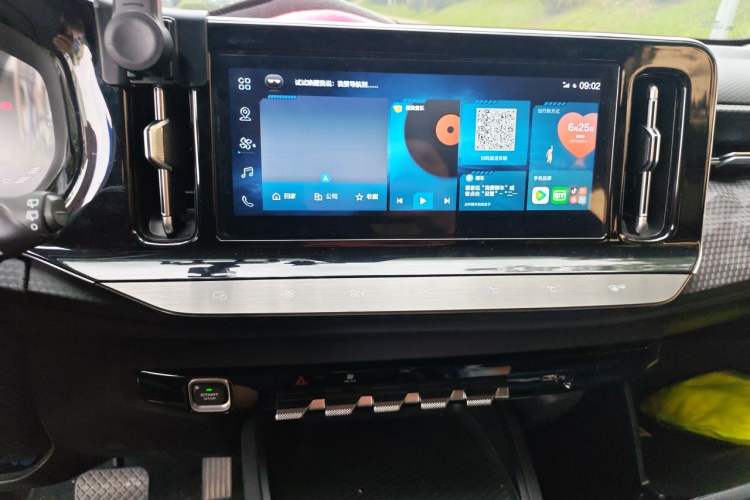 Used Baojun RM-5 2019 1.5T CVT Elite Version with 24-Hour Online Service 6 Seats Audio And AC Panel