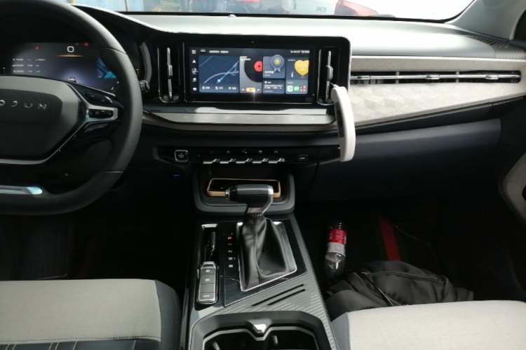 Used Baojun RM-5 2019 1.5T CVT 24-Hour Online Premium Version 7 Seats Audio And AC Panel