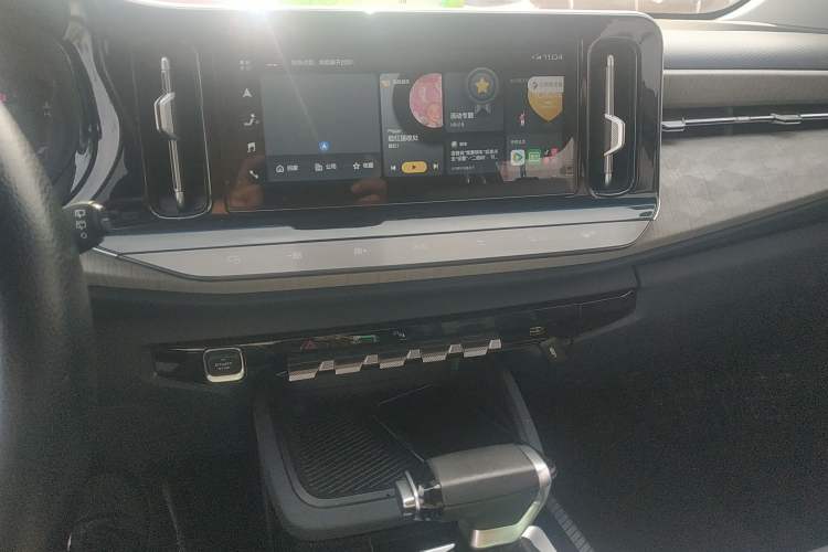 Used Baojun RM-5 2019 1.5T CVT 24-Hour Online Luxury Version 6 Seats Audio And AC Panel