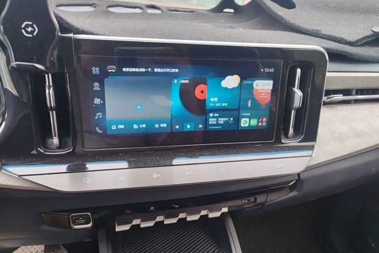 Used Baojun RM-5 2019 1.5T CVT 24-Hour Online Luxury Version 6 Seats Audio And AC Panel
