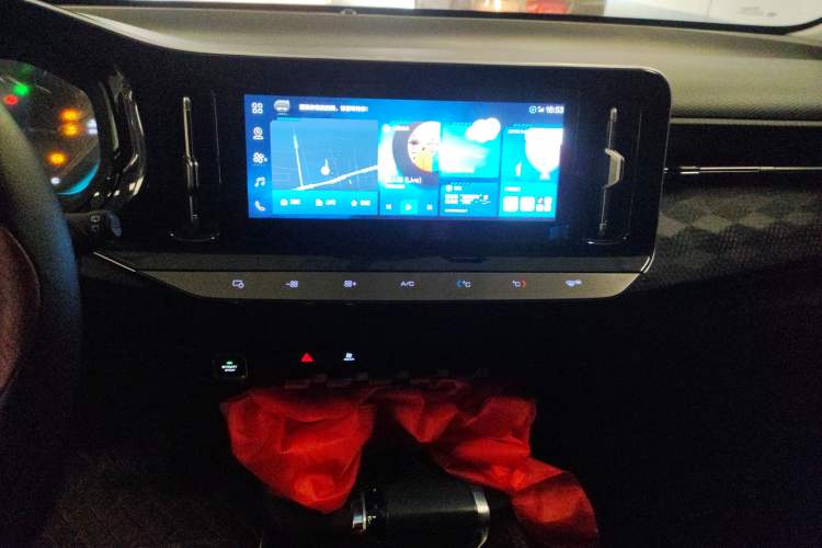 Used Baojun RM-5 2019 1.5T CVT Elite Version with 24-Hour Online Service 6 Seats Audio And AC Panel
