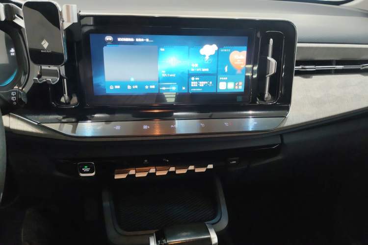 Used Baojun RM-5 2019 1.5T CVT 24-Hour Online Luxury Version 6 Seats Audio And AC Panel