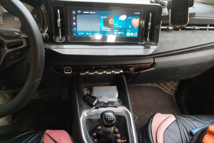 Used Baojun RM-5 2019 1.5T Manual Elite Version with 24-Hour Online Service 7 Seats Audio And AC Panel
