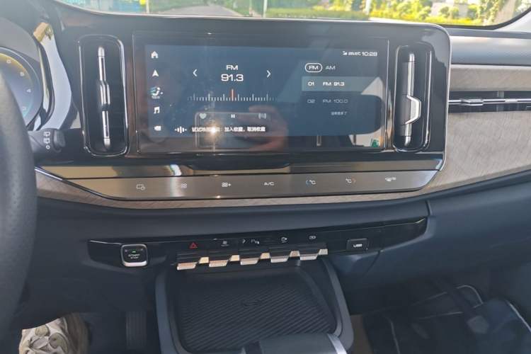 Used Baojun RM-5 2019 1.5T CVT 24-Hour Online Prestige Version 6 Seats Audio And AC Panel