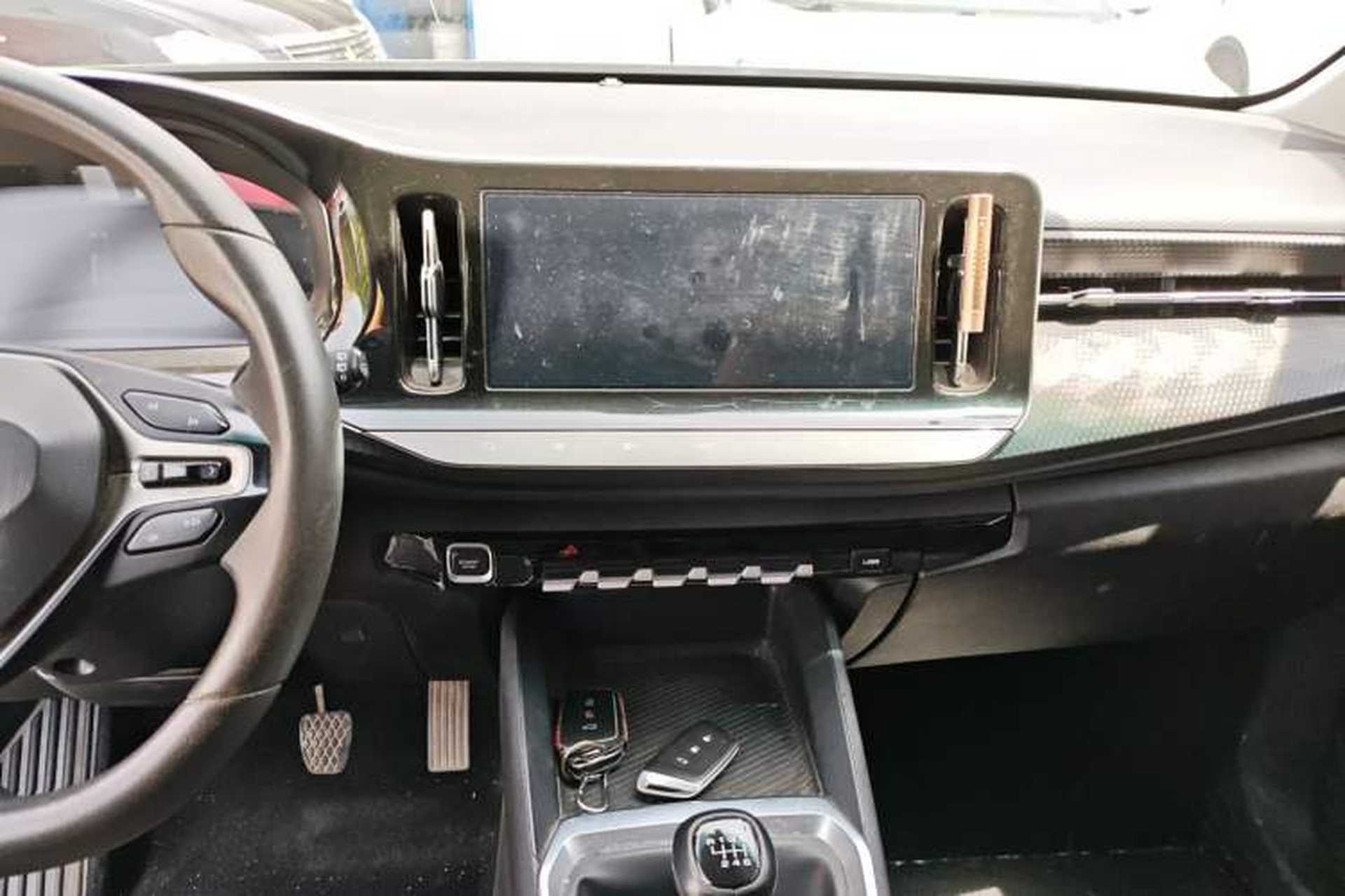 Used Baojun RM-5 2019 1.5L Manual Elite Edition with 24-hour Online Service 5 Seats Audio And AC Panel