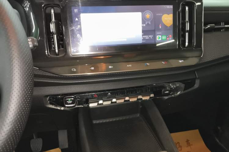 Used Baojun RM-5 2019 1.5T Manual Elite Version with 24-Hour Online Service 6 Seats Audio And AC Panel