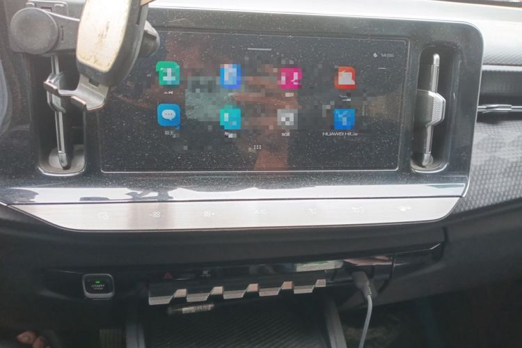 Used Baojun RM-5 2019 1.5T CVT Elite Version with 24-Hour Online Service 6 Seats Audio And AC Panel