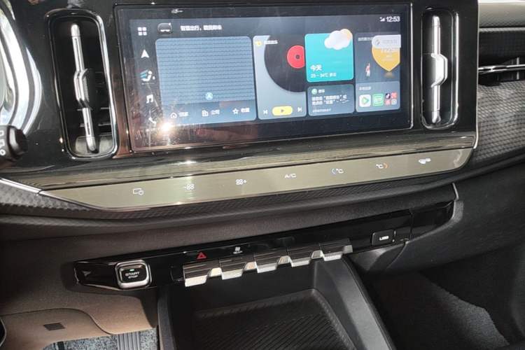 Used Baojun RM-5 2019 1.5T Manual Elite Version with 24-Hour Online Service 6 Seats Audio And AC Panel