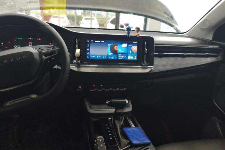 Used Baojun RM-5 2019 1.5T CVT Elite Version with 24-Hour Online Service 6 Seats Audio And AC Panel